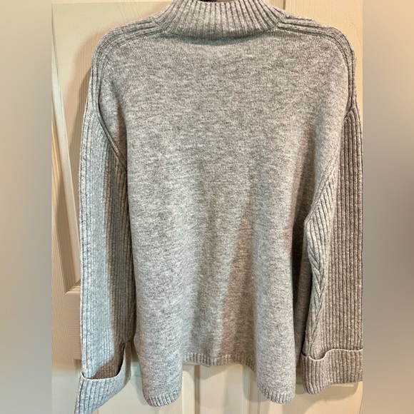 NWT Dynamite Light Gray Mock Tunic .. Size M - Picture 3 of 6